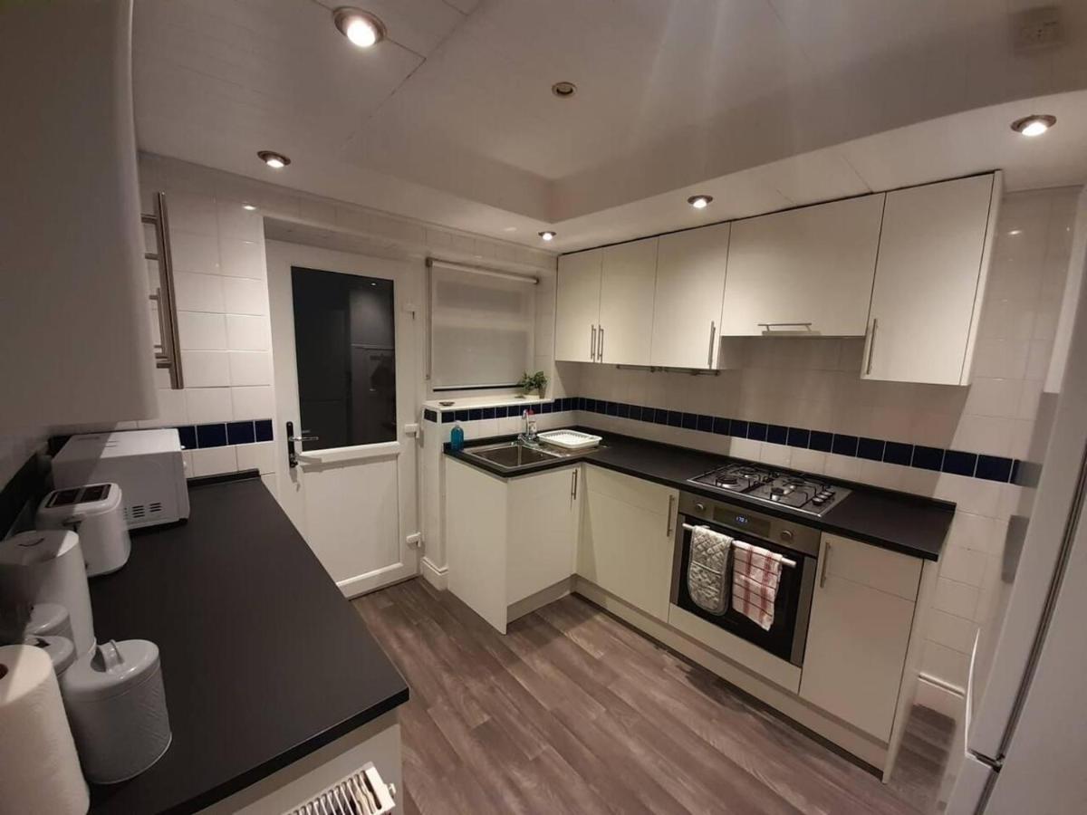 Bright 4-Bed House 15 Min To Manchester Centre Villa Exterior photo