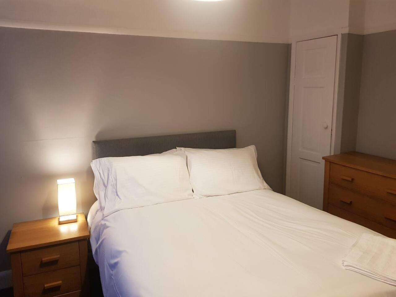 Bright 4-Bed House 15 Min To Manchester Centre Villa Exterior photo