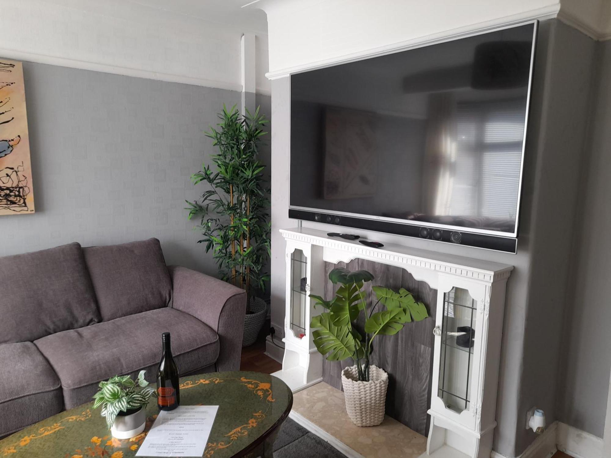 Bright 4-Bed House 15 Min To Manchester Centre Villa Exterior photo