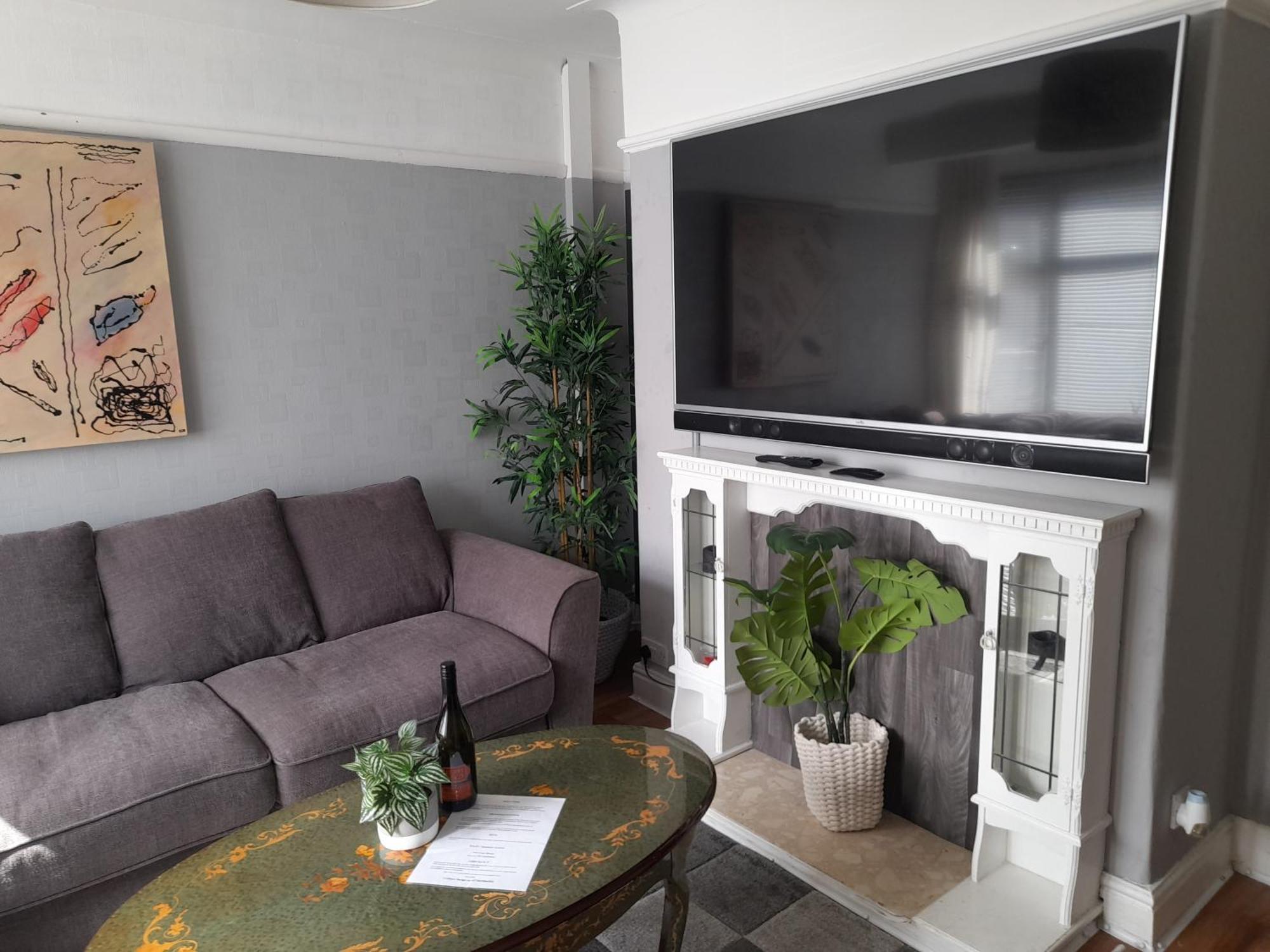 Bright 4-Bed House 15 Min To Manchester Centre Villa Exterior photo