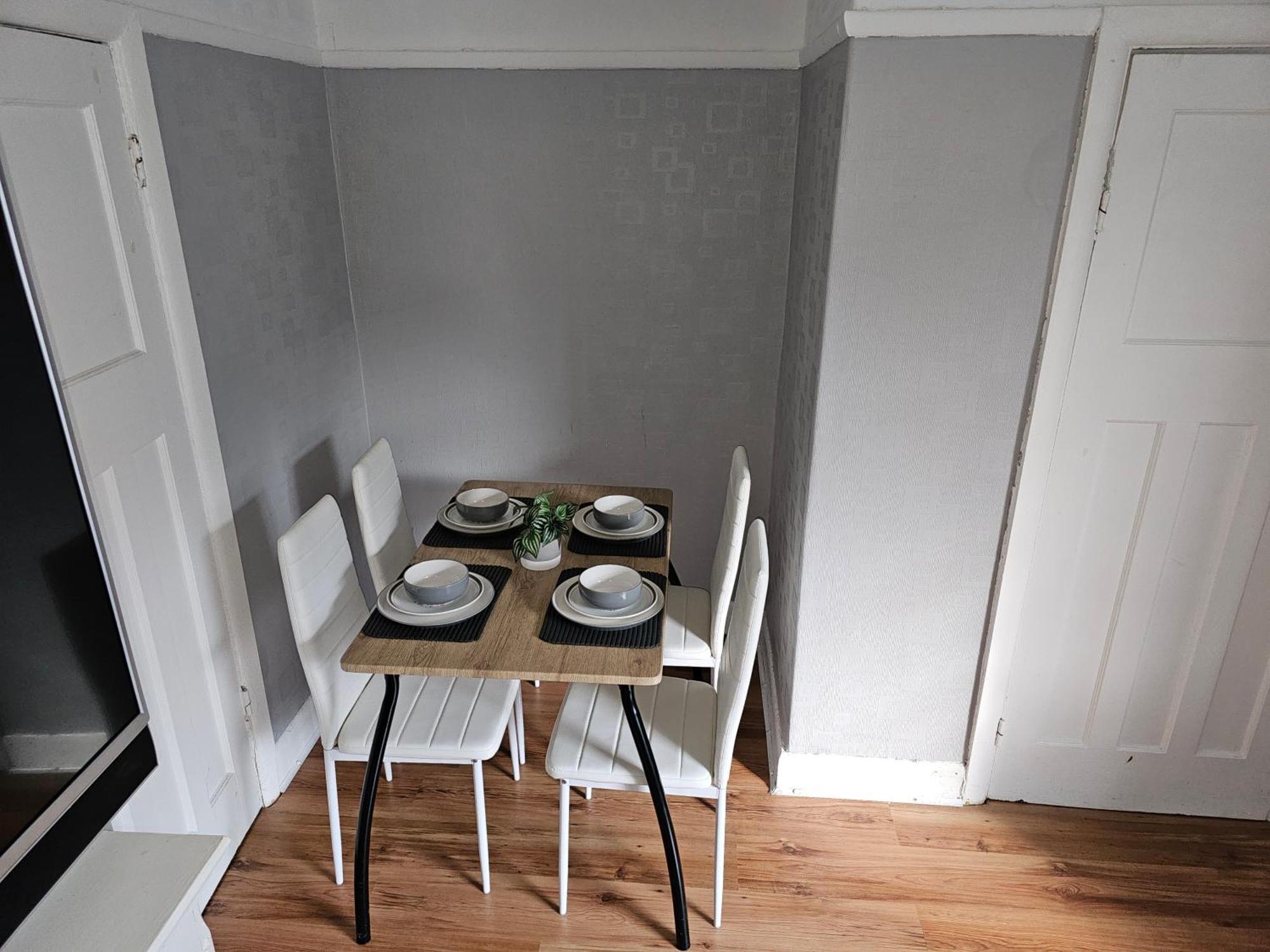 Bright 4-Bed House 15 Min To Manchester Centre Villa Exterior photo