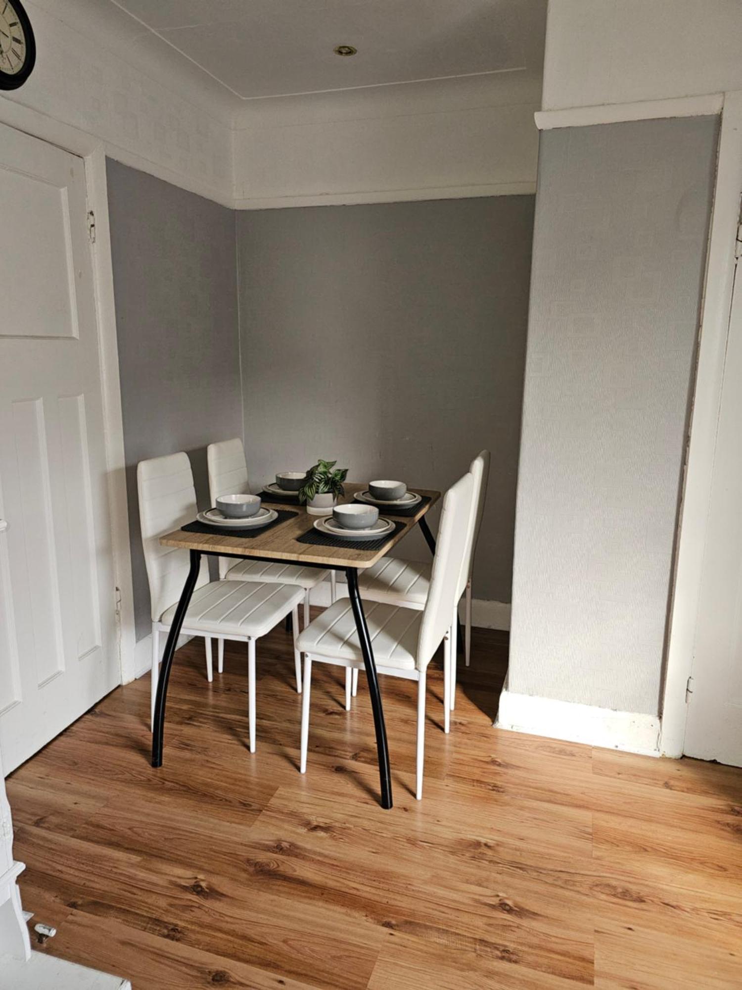 Bright 4-Bed House 15 Min To Manchester Centre Villa Exterior photo